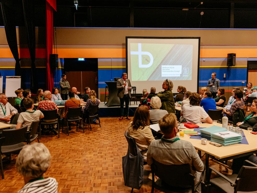 Dit is een sfeerbeeld van de eerste bijeenkomst van de Borselse Voorwaarden Groep