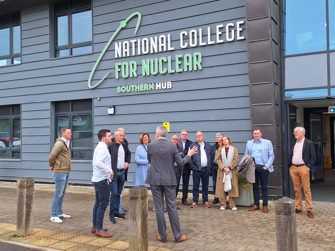 Foto bij het Nuclear College